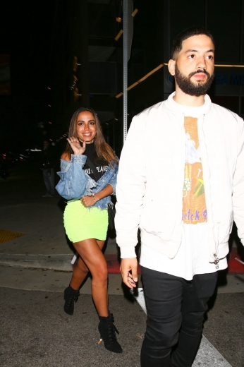 anitta-displays-her-famous-legs-as-she-poses-outside-the-nice-guy-on-memorial-day-in-los-angeles-13.jpg