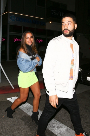 anitta-displays-her-famous-legs-as-she-poses-outside-the-nice-guy-on-memorial-day-in-los-angeles-14.jpg